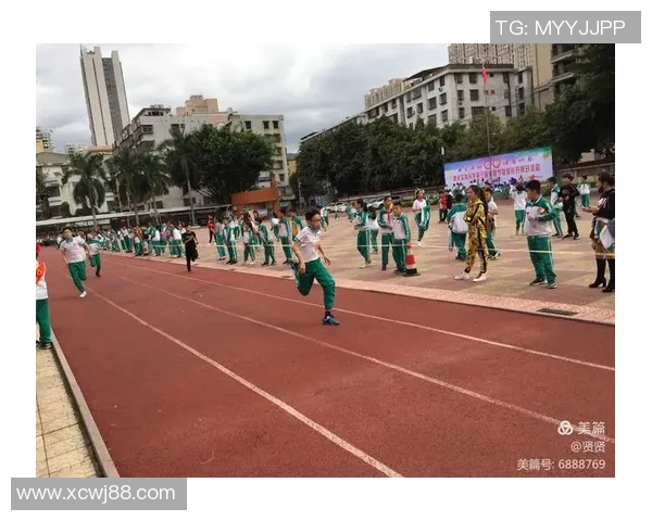 球星短袜足球引领潮流展现运动时尚与激情魅力风采